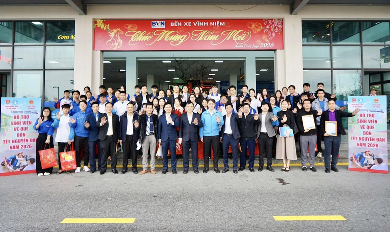 Tết này, nhiều hành khách về quê bằng… tấm vé của lòng nhân ái- Ảnh 5. Tết này, nhiều hành khách về quê bằng… tấm vé của lòng nhân ái- Ảnh 5.