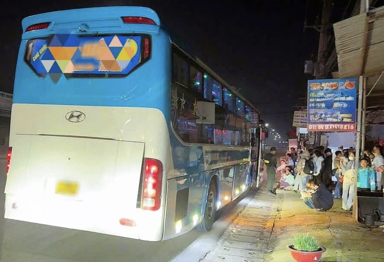 Nhồi nh&eacute;t 58 người tr&ecirc;n xe 42 chỗ, t&agrave;i xế v&agrave; chủ xe kh&aacute;ch Vũng T&agrave;u - Cần Thơ bị phạt nặng- Ảnh 1.