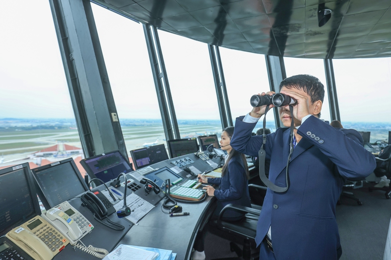 Những “đôi mắt” của bầu trời- Ảnh 2. Những “đôi mắt” của bầu trời- Ảnh 2.