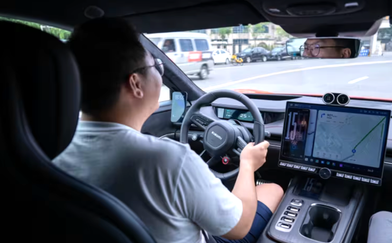 Trung Quốc: T&agrave;i xế chịu tr&aacute;ch nhiệm bảo đảm an to&agrave;n khi sử dụng xe th&ocirc;ng minh hỗ trợ l&aacute;i- Ảnh 1.