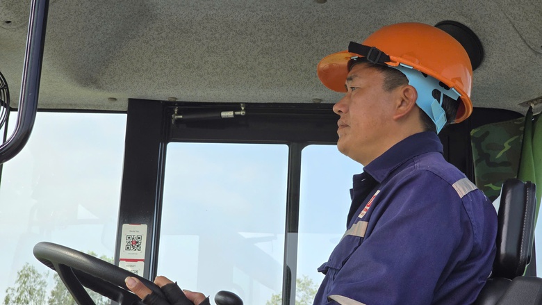 Hối hả thi c&ocirc;ng tr&ecirc;n c&ocirc;ng trường dự &aacute;n cao tốc Ch&acirc;u Đốc - Cần Thơ - S&oacute;c Trăng qua An Giang- Ảnh 2.