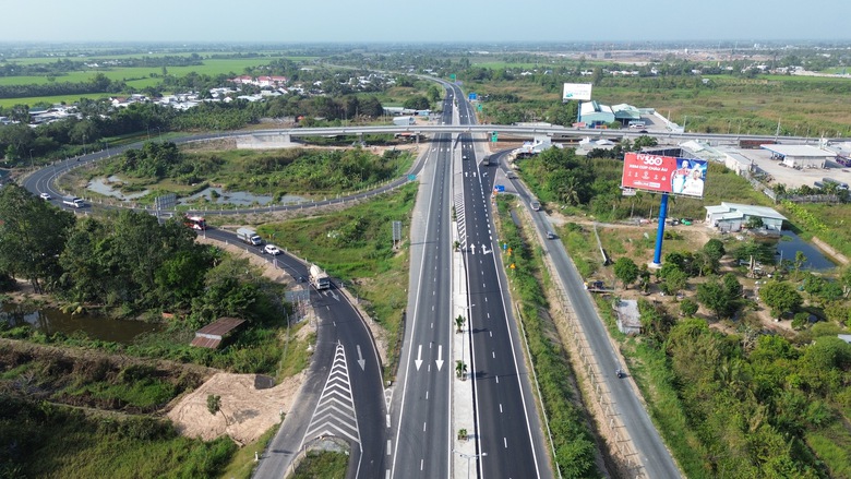 Trải nghiệm cao tốc CT02 nối Đồng Tháp - An Giang: Đường đẹp, còn nỗi lo an toàn- Ảnh 8. Trải nghiệm cao tốc CT02 nối Đồng Tháp - An Giang: Đường đẹp, còn nỗi lo an toàn- Ảnh 8.