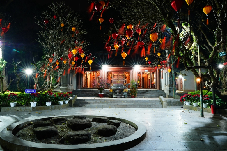 Không khí linh thiêng, tĩnh lặng đêm Giao thừa tại Đền Hùng- Ảnh 4. Không khí linh thiêng, tĩnh lặng đêm Giao thừa tại Đền Hùng- Ảnh 4.