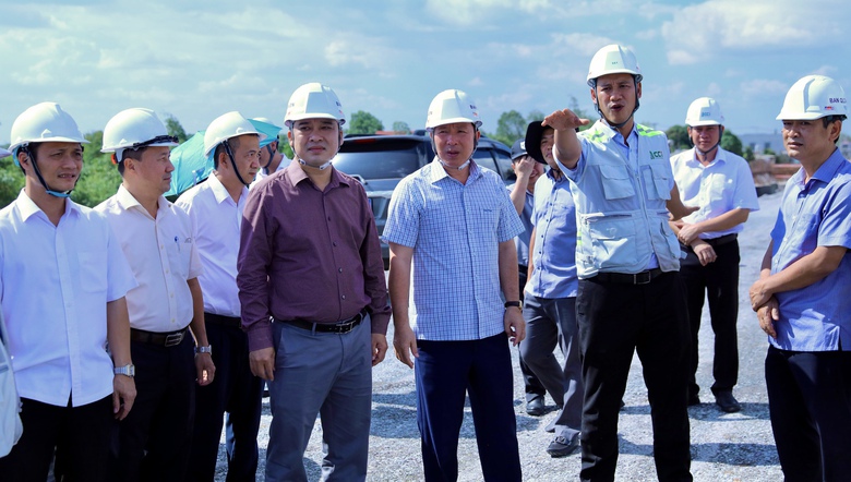 C&ocirc;ng nh&acirc;n cao tốc Bi&ecirc;n H&ograve;a - Vũng T&agrave;u được "tiếp sức", giữ nhịp thi c&ocirc;ng xuy&ecirc;n Tết- Ảnh 1.