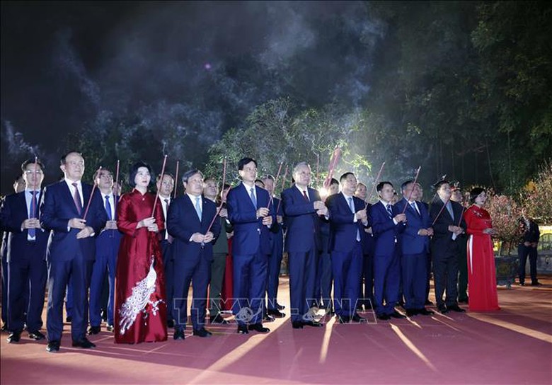 Tổng B&iacute; thư T&ocirc; L&acirc;m thăm, ch&uacute;c Tết Đảng bộ, ch&iacute;nh quyền v&agrave; nh&acirc;n d&acirc;n H&agrave; Nội - Ảnh 1.