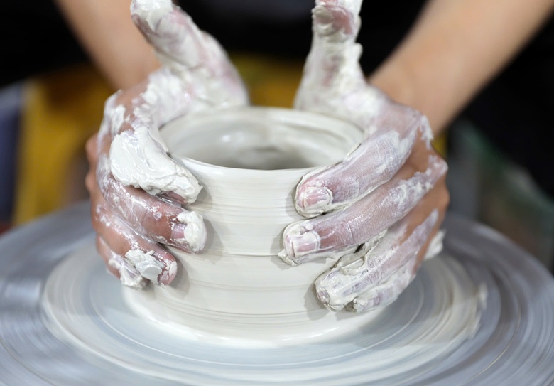 TP.HCM: Vựa gốm tấp nập, nghệ nh&acirc;n lặng lẽ giữ hồn nghề ở l&agrave;ng L&aacute;i Thi&ecirc;u- Ảnh 3.