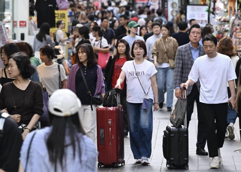 Khách Trung Quốc sang Hàn Quốc làm đẹp trước Tết Nguyên đán- Ảnh 1. Khách Trung Quốc sang Hàn Quốc làm đẹp trước Tết Nguyên đán- Ảnh 1.