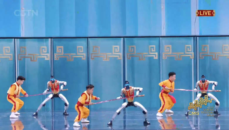 Gala mừng xu&acirc;n của Trung Quốc đưa robot h&igrave;nh người l&ecirc;n s&acirc;n khấu m&uacute;a v&otilde;, diễn h&agrave;i- Ảnh 1.