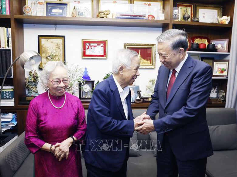 Tổng B&iacute; thư T&ocirc; L&acirc;m thăm, ch&uacute;c Tết Đảng bộ, ch&iacute;nh quyền v&agrave; nh&acirc;n d&acirc;n H&agrave; Nội - Ảnh 6.