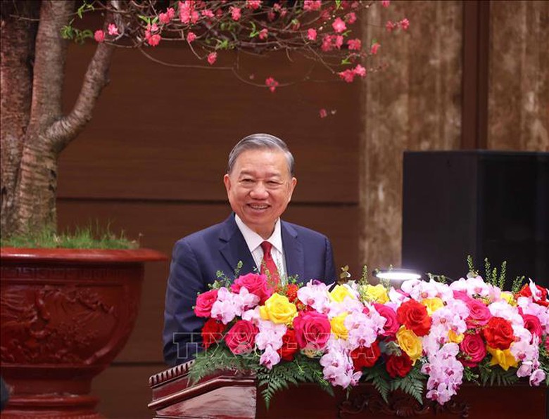 Tổng B&iacute; thư T&ocirc; L&acirc;m thăm, ch&uacute;c Tết Đảng bộ, ch&iacute;nh quyền v&agrave; nh&acirc;n d&acirc;n H&agrave; Nội - Ảnh 4.
