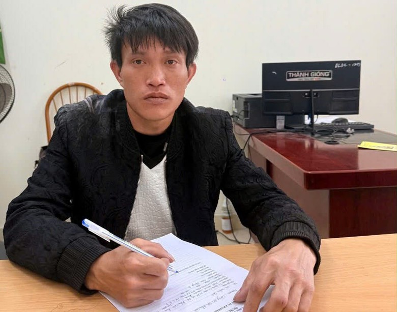 Bắt tạm giam người đ&agrave;n &ocirc;ng đốt hai &ocirc; t&ocirc; v&agrave; cửa ch&ugrave;a ở Hải Ph&ograve;ng- Ảnh 1.