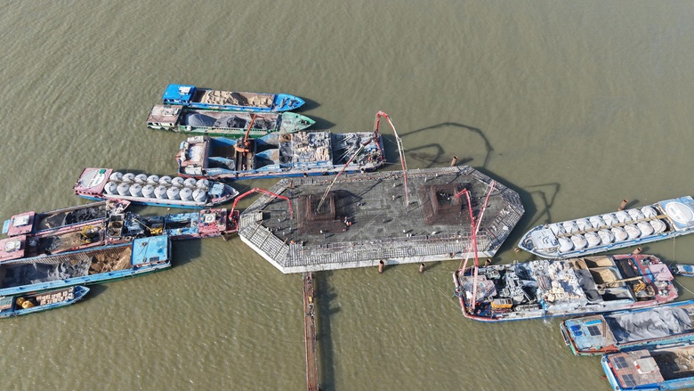 Dự án cầu Đại Ngãi đạt tiến độ hơn 65%, giải ngân vượt kế hoạch- Ảnh 2. Dự án cầu Đại Ngãi đạt tiến độ hơn 65%, giải ngân vượt kế hoạch- Ảnh 2.