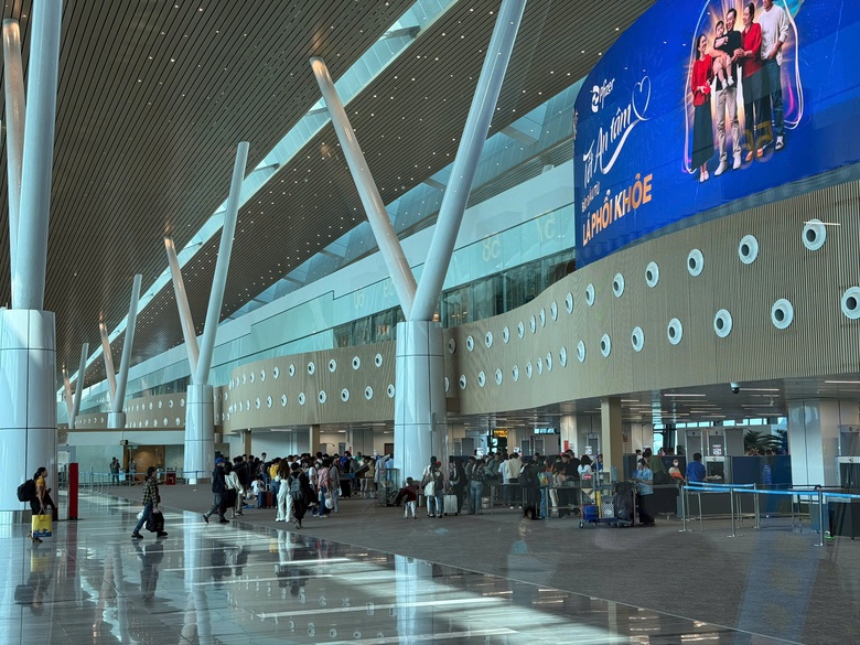 S&acirc;n bay T&acirc;n Sơn Nhất &ldquo;hạ nhiệt&rdquo; ng&agrave;y 29 Tết, dưới 1.000 chuyến bay/ng&agrave;y- Ảnh 1.