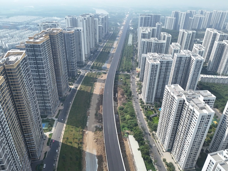 Cận Tết, c&ocirc;ng nh&acirc;n b&aacute;m trụ, thi c&ocirc;ng đường V&agrave;nh đai 3 TP.HCM- Ảnh 3.