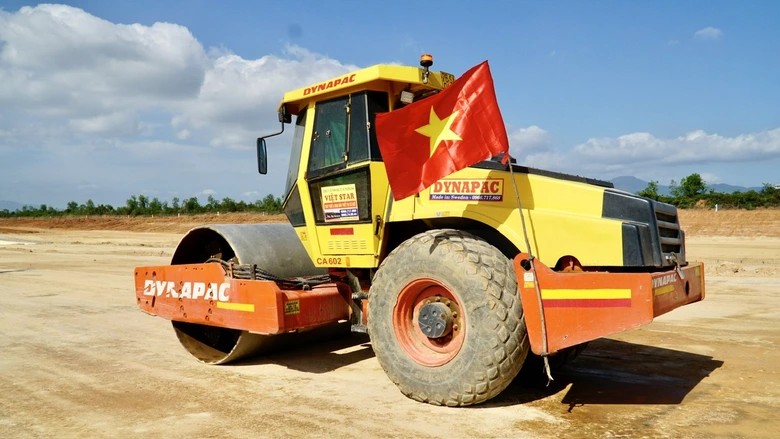 Tết trên công trường đường cất, hạ cánh số 2, Cảng hàng không Phù Cát- Ảnh 10. Tết trên công trường đường cất, hạ cánh số 2, Cảng hàng không Phù Cát- Ảnh 10.