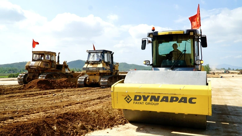 Tết trên công trường đường cất, hạ cánh số 2, Cảng hàng không Phù Cát- Ảnh 6. Tết trên công trường đường cất, hạ cánh số 2, Cảng hàng không Phù Cát- Ảnh 6.