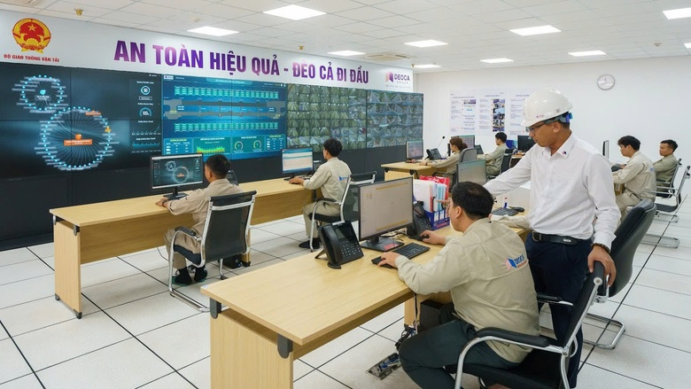 Giao thừa nơi hầm Đèo Cả- Ảnh 2. Giao thừa nơi hầm Đèo Cả- Ảnh 2.