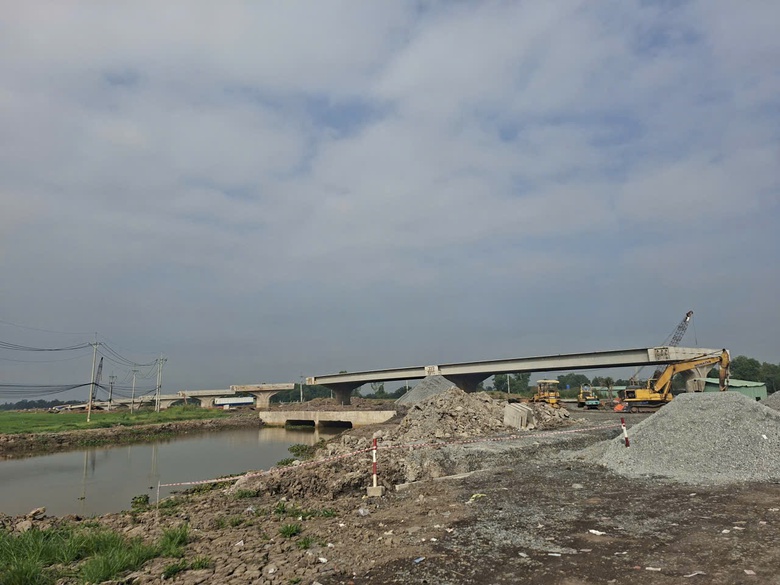 Cận Tết, c&ocirc;ng nh&acirc;n b&aacute;m trụ, thi c&ocirc;ng đường V&agrave;nh đai 3 TP.HCM- Ảnh 7.