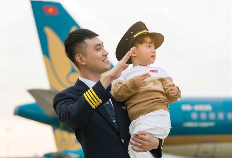 Sắc xanh tr&ecirc;n bầu trời v&agrave; những m&ugrave;a xu&acirc;n kh&ocirc;ng ph&aacute;o hoa- Ảnh 2.