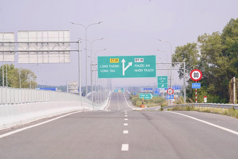 Sân bay Long Thành và mạng lưới cao tốc: Đòn bẩy đưa Đồng Nai thành cực tăng trưởng- Ảnh 2. Sân bay Long Thành và mạng lưới cao tốc: Đòn bẩy đưa Đồng Nai thành cực tăng trưởng- Ảnh 2.