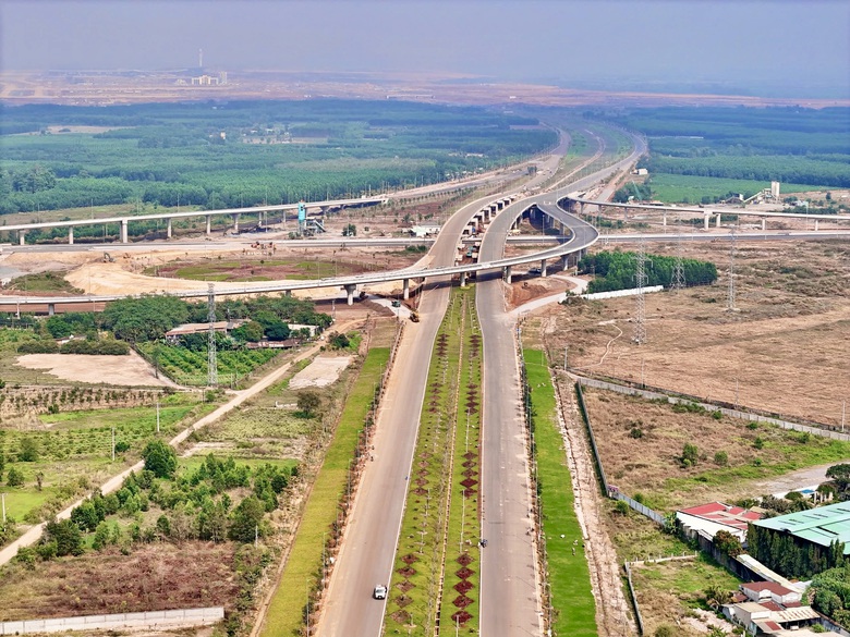 Sân bay Long Thành và mạng lưới cao tốc: Đòn bẩy đưa Đồng Nai thành cực tăng trưởng- Ảnh 6. Sân bay Long Thành và mạng lưới cao tốc: Đòn bẩy đưa Đồng Nai thành cực tăng trưởng- Ảnh 6.