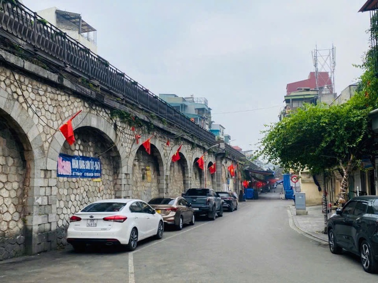 Hà Nội vắng vẻ, bình yên sáng mùng 1 Tết Bính Ngọ- Ảnh 7. Hà Nội vắng vẻ, bình yên sáng mùng 1 Tết Bính Ngọ- Ảnh 7.