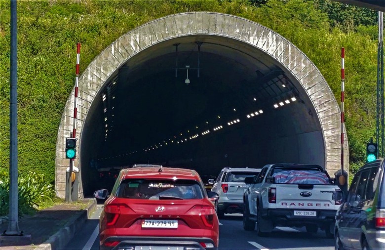 Giao thừa nơi hầm Đèo Cả- Ảnh 4. Giao thừa nơi hầm Đèo Cả- Ảnh 4.