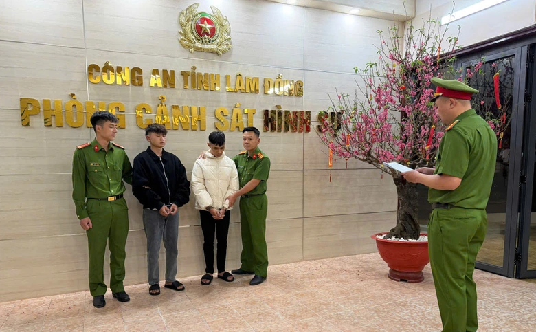 Lâm Đồng: Bắt giữ 2 đối tượng cướp tiệm vàng sau 16 giờ gây án- Ảnh 1. Lâm Đồng: Bắt giữ 2 đối tượng cướp tiệm vàng sau 16 giờ gây án- Ảnh 1.