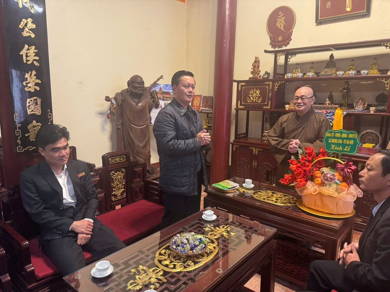 Lễ hội Chùa Hương: Miễn phí gửi xe ô tô, lên thuyền phải có áo phao mới được xuất bến- Ảnh 2. Lễ hội Chùa Hương: Miễn phí gửi xe ô tô, lên thuyền phải có áo phao mới được xuất bến- Ảnh 2.