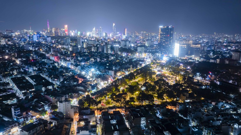 Nhiều khu đất vàng tại TP.HCM chuyển diện mạo từ "rào tôn" sang công viên- Ảnh 1. Nhiều khu đất vàng tại TP.HCM chuyển diện mạo từ "rào tôn" sang công viên- Ảnh 1.