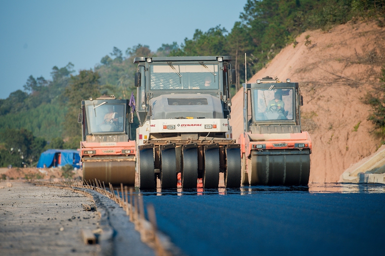 Chạy đua chạm mốc 5.000km cao tốc- Ảnh 4.