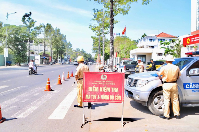 Tăng cường kiểm tra dịp Tết, CSGT Đồng Nai xử l&yacute; nhiều t&agrave;i xế vi phạm nồng độ cồn- Ảnh 2.