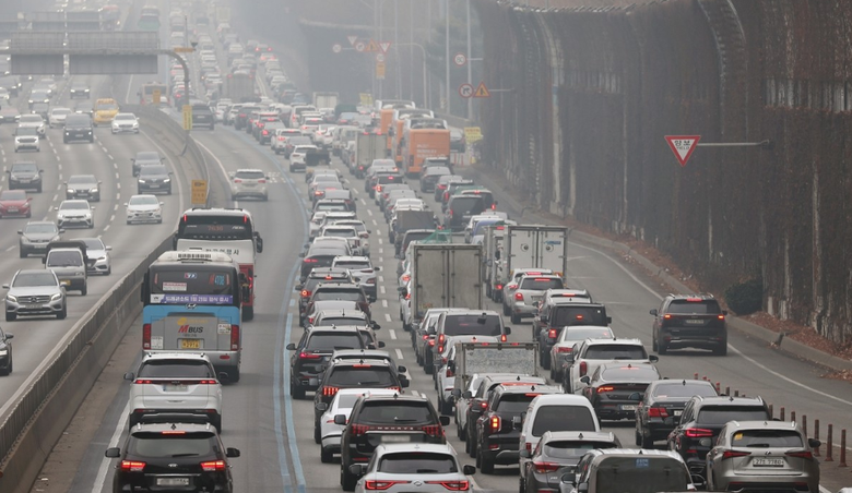 H&agrave;n Quốc: Cao tốc &ugrave;n tắc trong ng&agrave;y cuối c&ugrave;ng dịp Tết Nguy&ecirc;n đ&aacute;n- Ảnh 1.