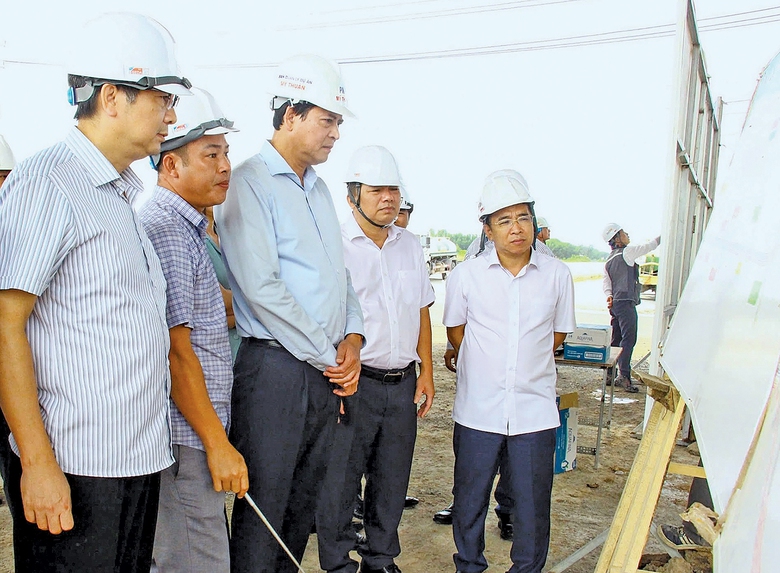 Chạy đua chạm mốc 5.000km cao tốc- Ảnh 1.