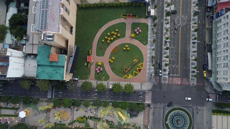 Nhiều khu đất vàng tại TP.HCM chuyển diện mạo từ "rào tôn" sang công viên- Ảnh 3. Nhiều khu đất vàng tại TP.HCM chuyển diện mạo từ "rào tôn" sang công viên- Ảnh 3.