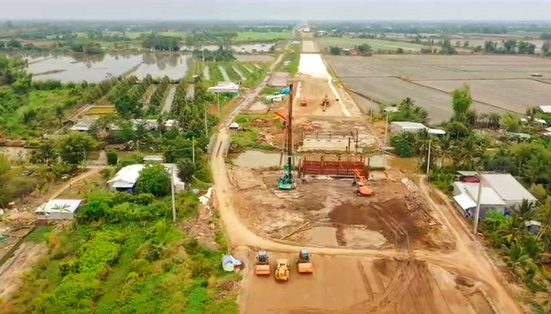 Giữ nhịp thi c&ocirc;ng giữa m&ugrave;a xu&acirc;n tr&ecirc;n c&ocirc;ng trường cao tốc Ch&acirc;u Đốc - Cần Thơ - S&oacute;c Trăng- Ảnh 1.