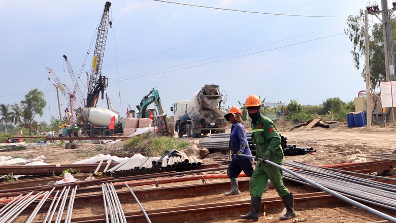 Tết ấm trên công trường thi công cao tốc Cà Mau - Đất Mũi- Ảnh 3. Tết ấm trên công trường thi công cao tốc Cà Mau - Đất Mũi- Ảnh 3.