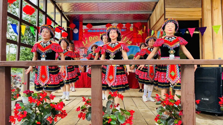 Đặc sắc lễ "đeo v&ograve;ng&rdquo; cầu may của đồng b&agrave;o d&acirc;n tộc thiểu số v&ugrave;ng bi&ecirc;n H&agrave; Tĩnh- Ảnh 4.