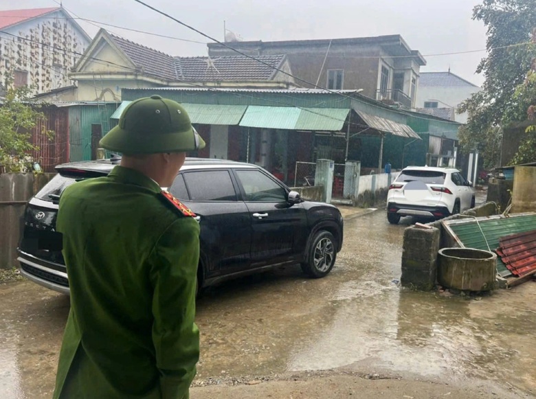 H&agrave; Tĩnh: C&ocirc;ng an v&agrave;o cuộc vụ "chặn đầu, kh&oacute;a đu&ocirc;i&rdquo; xe trong ng&otilde; nhỏ, bu&ocirc;ng lời th&aacute;ch thức- Ảnh 3.