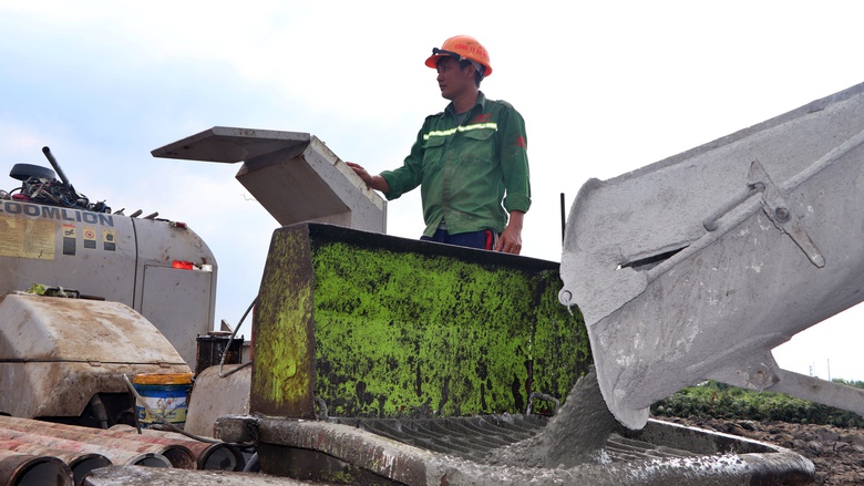 Tết ấm trên công trường thi công cao tốc Cà Mau - Đất Mũi- Ảnh 4. Tết ấm trên công trường thi công cao tốc Cà Mau - Đất Mũi- Ảnh 4.