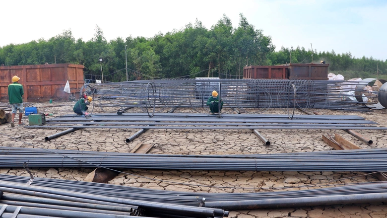 Tết ấm trên công trường thi công cao tốc Cà Mau - Đất Mũi- Ảnh 6. Tết ấm trên công trường thi công cao tốc Cà Mau - Đất Mũi- Ảnh 6.