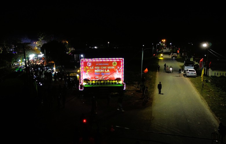 Độc đ&aacute;o phi&ecirc;n chợ mỗi năm chỉ họp một lần v&agrave;o đ&ecirc;m m&ugrave;ng 2 Tết ở Quảng Trị- Ảnh 3.