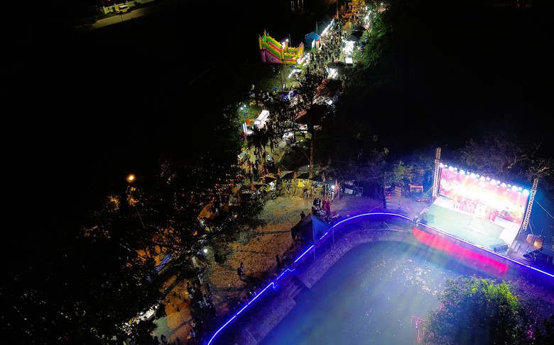 Độc đ&aacute;o phi&ecirc;n chợ mỗi năm chỉ họp một lần v&agrave;o đ&ecirc;m m&ugrave;ng 2 Tết ở Quảng Trị- Ảnh 1.