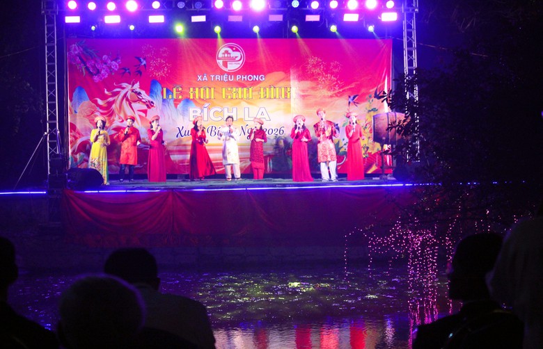 Độc đ&aacute;o phi&ecirc;n chợ mỗi năm chỉ họp một lần v&agrave;o đ&ecirc;m m&ugrave;ng 2 Tết ở Quảng Trị- Ảnh 13.