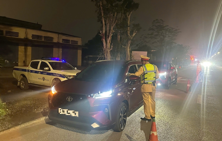 Nghệ An: Không có vùng cấm, không có ngoại lệ, xuyên Tết xử lý vi phạm nồng độ cồn- Ảnh 3. Nghệ An: Không có vùng cấm, không có ngoại lệ, xuyên Tết xử lý vi phạm nồng độ cồn- Ảnh 3.