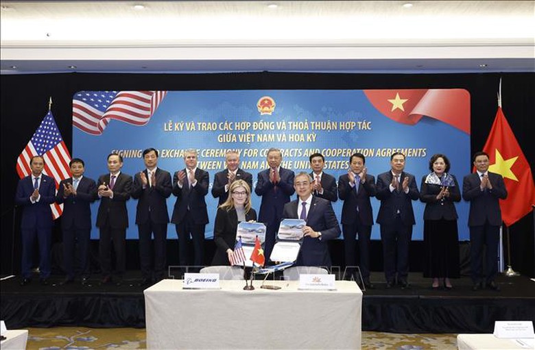 Tổng B&iacute; thư T&ocirc; L&acirc;m chứng kiến lễ k&yacute; v&agrave; trao c&aacute;c thỏa thuận hợp t&aacute;c giữa Việt Nam v&agrave; Hoa Kỳ- Ảnh 3.