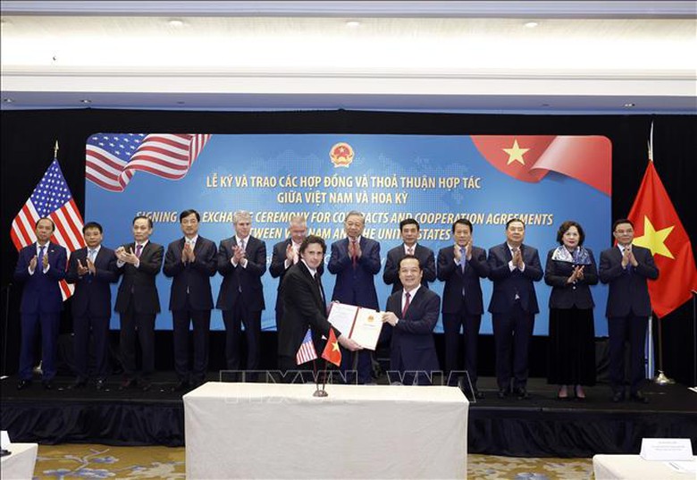 Tổng B&iacute; thư T&ocirc; L&acirc;m chứng kiến lễ k&yacute; v&agrave; trao c&aacute;c thỏa thuận hợp t&aacute;c giữa Việt Nam v&agrave; Hoa Kỳ- Ảnh 2.