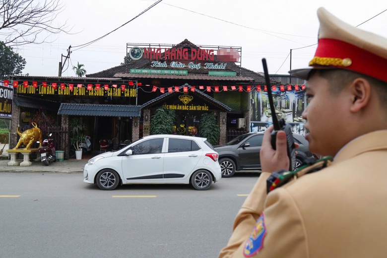 CSGT Lào Cai dùng flycam phát hiện vi phạm nồng độ cồn- Ảnh 3. CSGT Lào Cai dùng flycam phát hiện vi phạm nồng độ cồn- Ảnh 3.