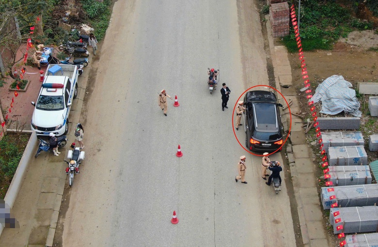 CSGT Lào Cai dùng flycam phát hiện vi phạm nồng độ cồn- Ảnh 4. CSGT Lào Cai dùng flycam phát hiện vi phạm nồng độ cồn- Ảnh 4.