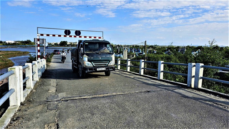 Huế: Cầu tr&ecirc;n tỉnh lộ 4 sụt l&uacute;n mố trụ, xuống cấp nghi&ecirc;m trọng- Ảnh 12.